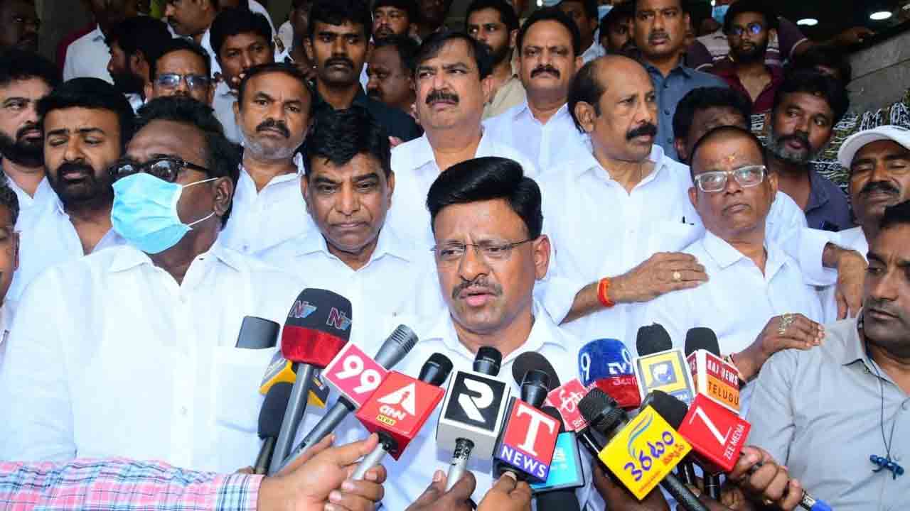 ‘జాబ్ క్యాలెండర్’ పేరుతో కాంగ్రెస్ మోసం