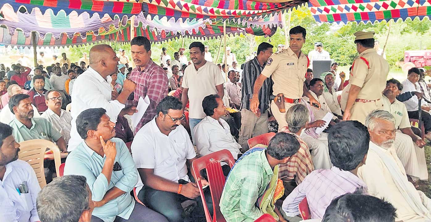 పరిహారం పెంచితేనే భూములిస్తాం