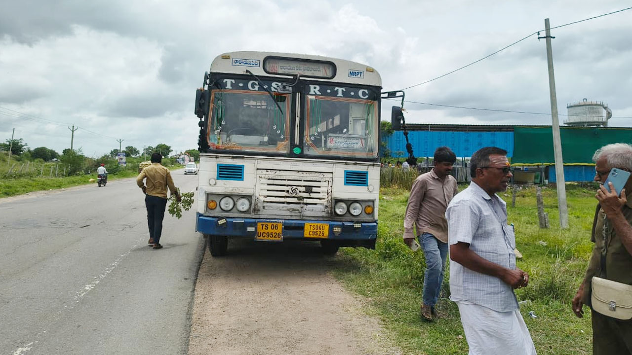 RTC Bus | ఆర్టీసీ బస్సు టైరు పేలి మహిళకు గాయాలు