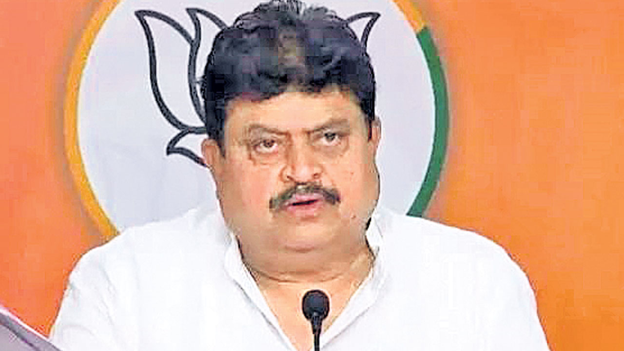 భూములను లాక్కునే కుట్ర : రాంచందర్‌రావు