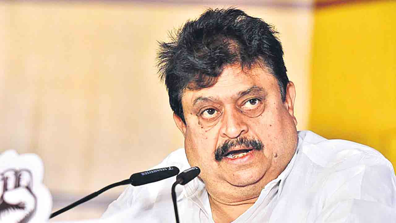 సర్కార్‌ భూముల్లో అక్రమ నిర్మాణాలా?.. బీజేపీ రాష్ట్ర అధ్యక్షుడు రాంచందర్‌రావు
