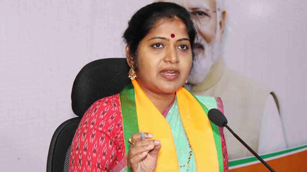 విద్యాశాఖ మంత్రిగా రేవంత్‌ ఫెయిల్‌: రుద్రమ