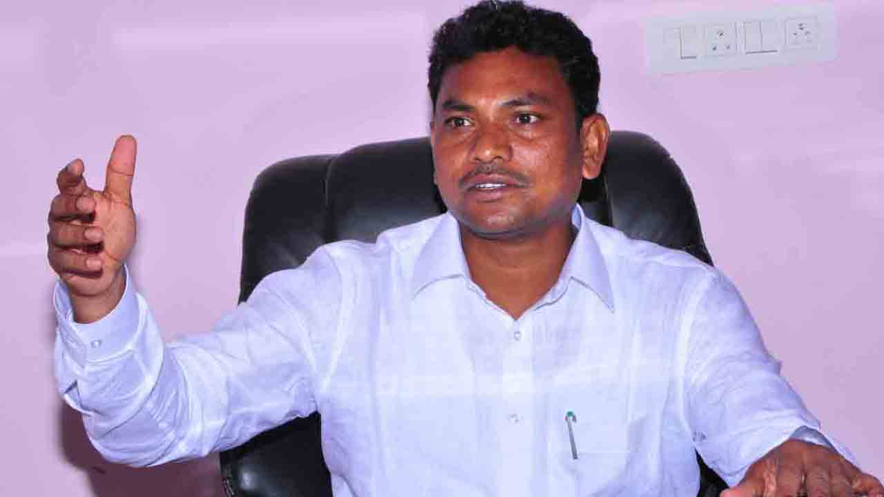 తప్పుడు కేసు కొట్టేయండి హైకోర్టులో రేగా పిటిషన్‌