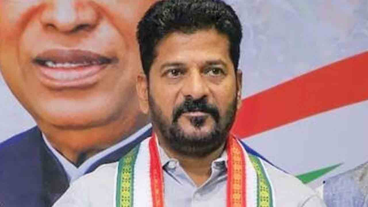 పెట్టుబడులేం రావు.. హడావుడి ఆపండి!