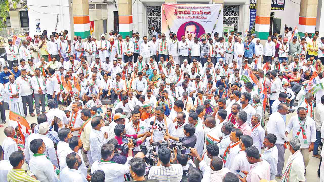 హస్తం ఆగమాగం.. సీఎం విదేశీ పర్యటన అర్ధాంతరంగా రద్దు