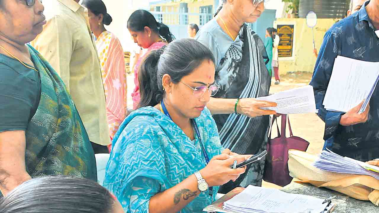 నత్తనడకన సర్‌ నోటీసులు జారీ