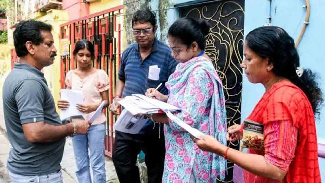 సర్‌ ఫారాలు తిరిగిస్తలేరు