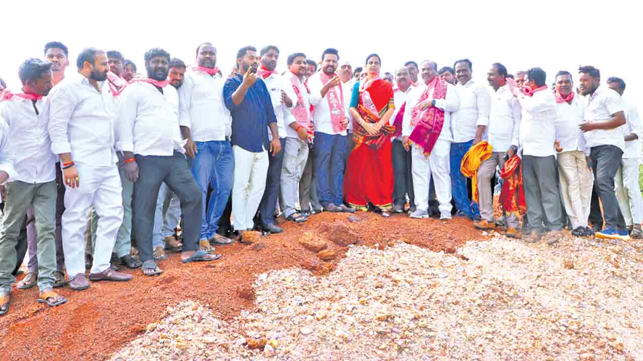 మూడేండ్లయినా మొబిలిటీ సున్నా.. అవసరం లేని చోట భూసేకరణ చేస్తున్నారని సర్కార్‌పై మండిపాటు