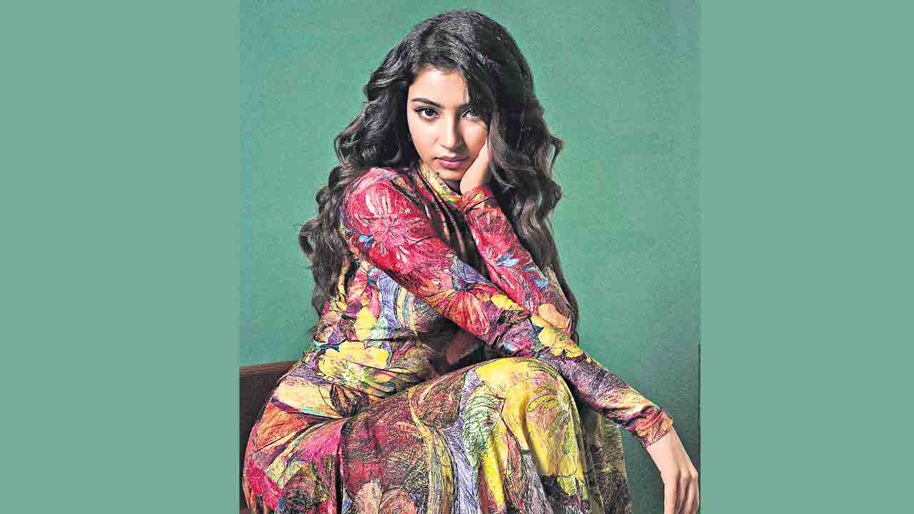 మధుబాలగా మారేందుకు?