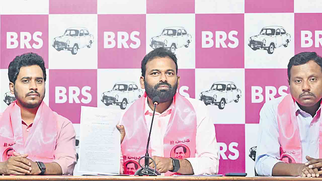 తల్లి ఇసుక దందా.. కొడుకు బెట్టింగ్‌ మాఫియా!