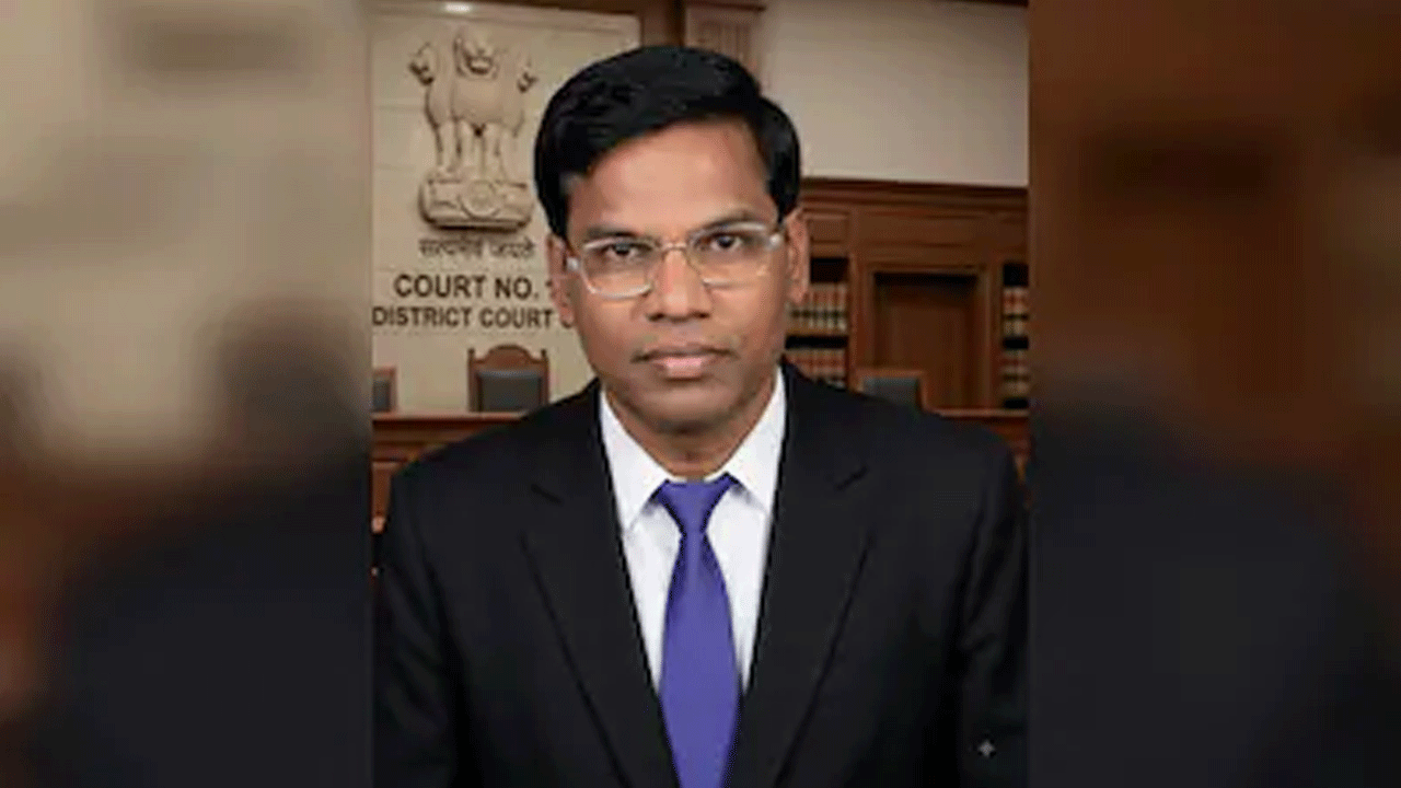 UP Judge | నాలుగు నెల‌ల్లో 22 మందికి మ‌ర‌ణ‌శిక్ష‌.. వార్త‌ల్లో సెష‌న్స్ న్యాయ‌మూర్తి..!