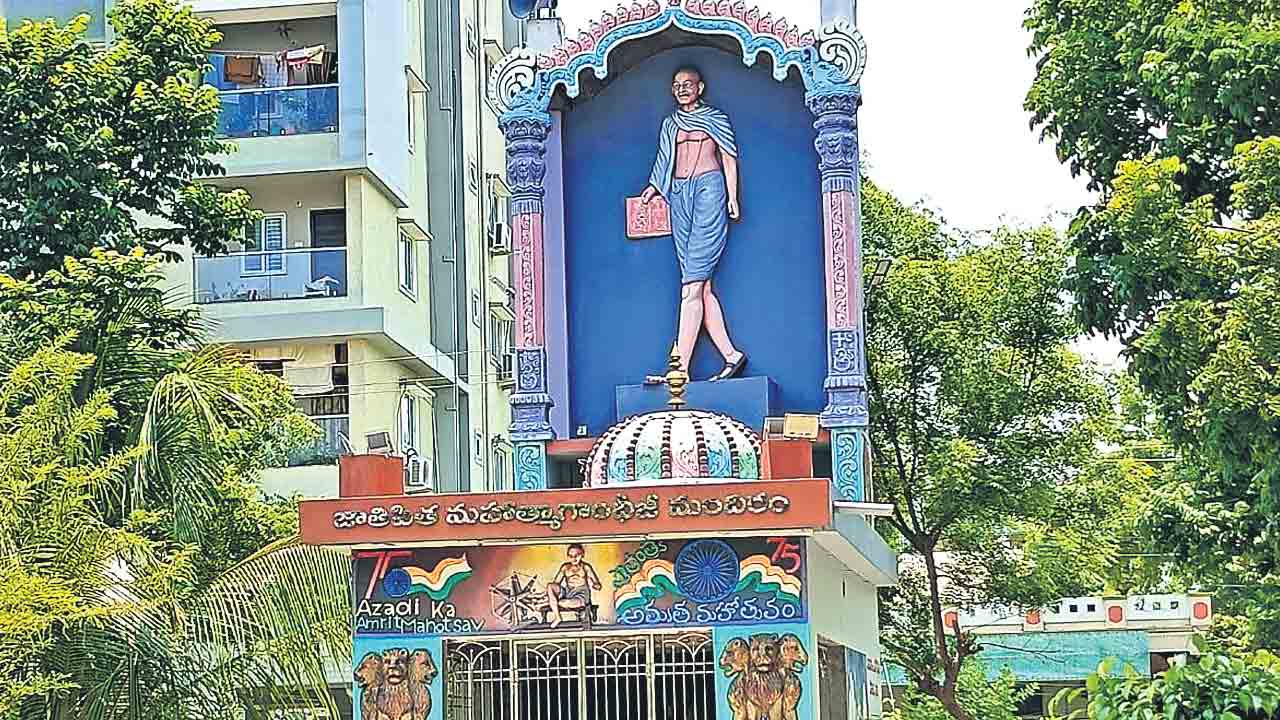 శ్రీకాకుళంలో గాంధీ ఆలయం!