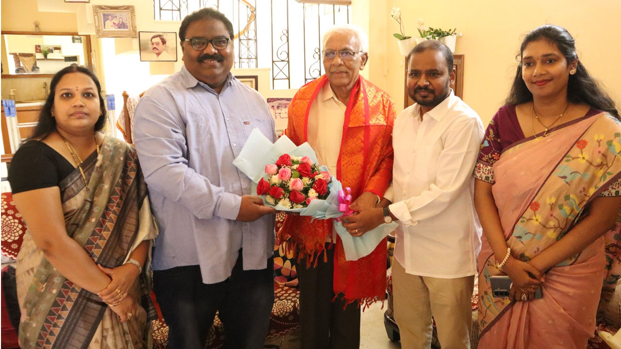 Nandini Sidhareddy | కేంద్ర సాహిత్య అకాడమీ పురస్కార గ్రహీత నందిని సిధారెడ్డికి లండన్‌ టాక్ నాయకుల ఘన సన్మానం