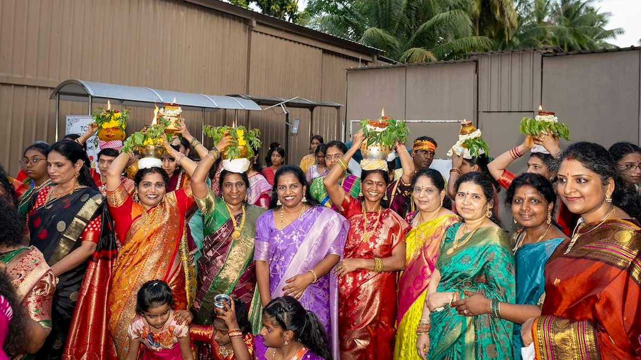 Singapore Bonalu | సింగపూర్‌లో వైభవంగా బోనాలు
