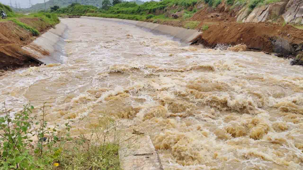 మళ్లీ కొట్టుకుపోయాయి..