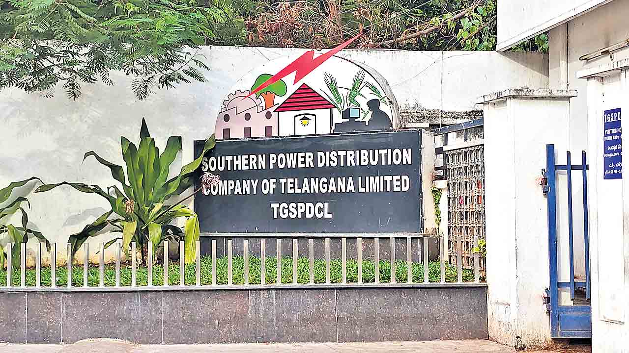 ఆ నాయకుడు.. ఆయన బలగం!