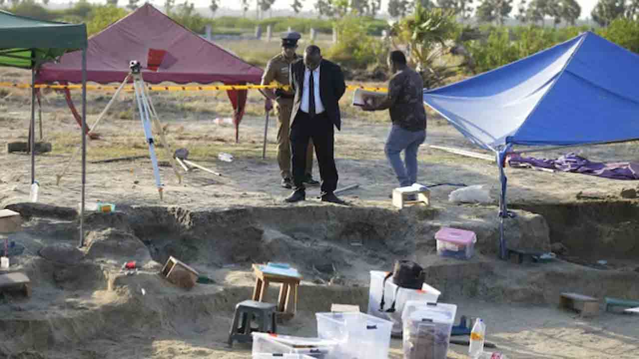 Sri Lanka mass grave | శ్రీలంకలోని జాఫ్నాలో సామూహిక సమాధి.. బయటపడిన 582   అస్థిపంజరాలు