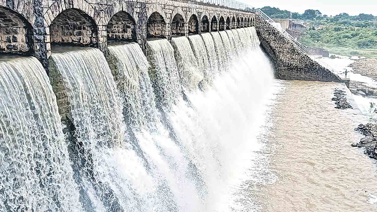 సగం నిండిన ఎస్సారెస్పీ