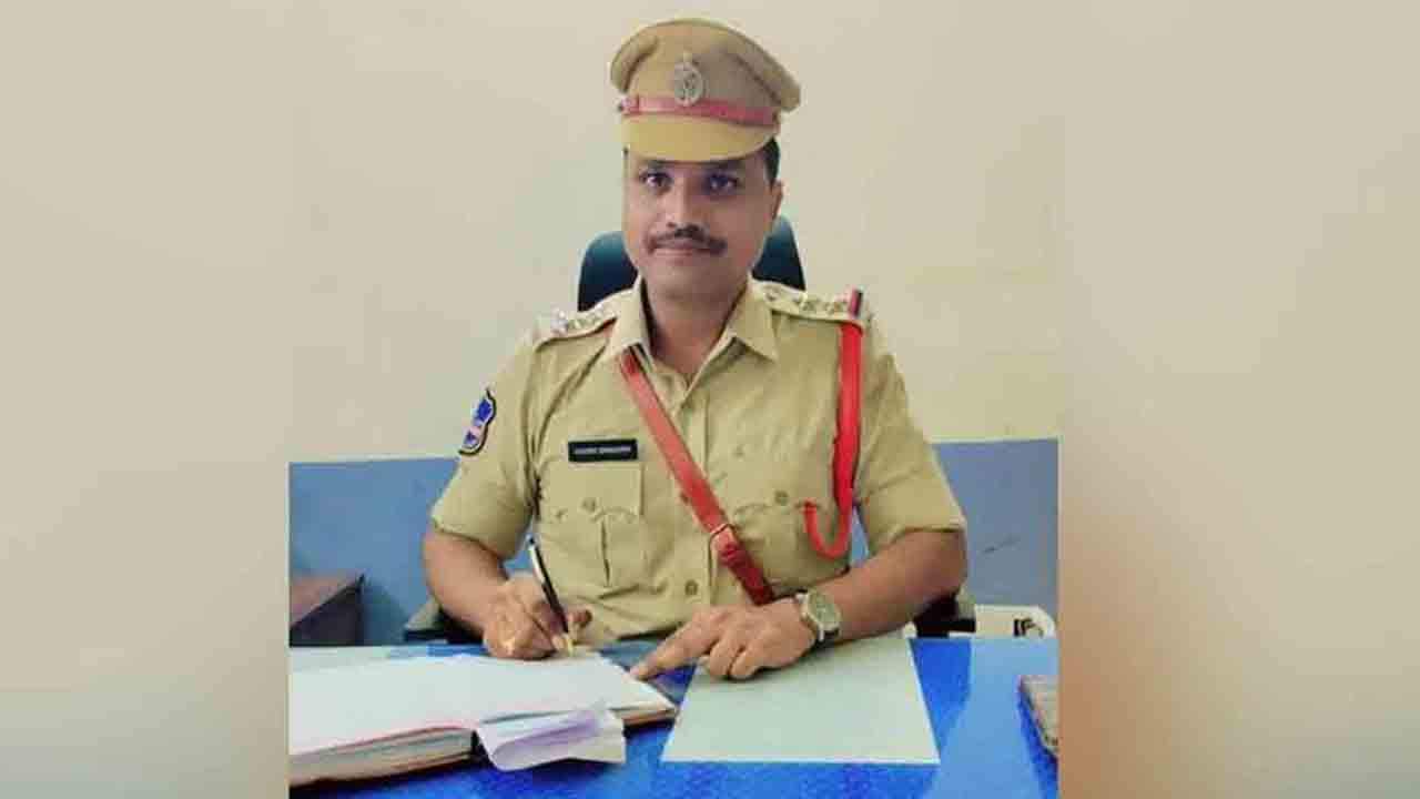 మహిళలపై లైంగిక దాడి.. ఎస్సై అరెస్ట్‌