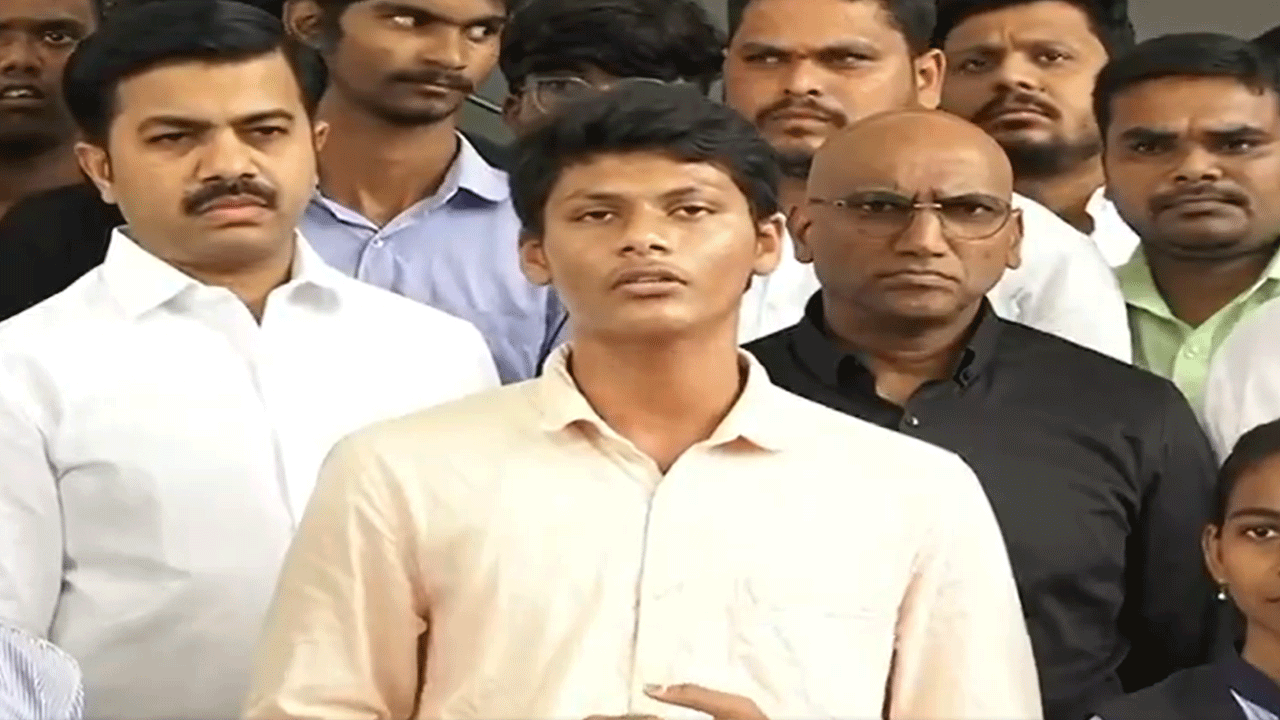 Protest | రేవంత్‌రెడ్డి త‌న ఇష్ఠానుసారం జీవోలు ఇస్తే ఎలా..? : పాలిటెక్నిక్ విద్యార్థుల ఆగ్ర‌హం