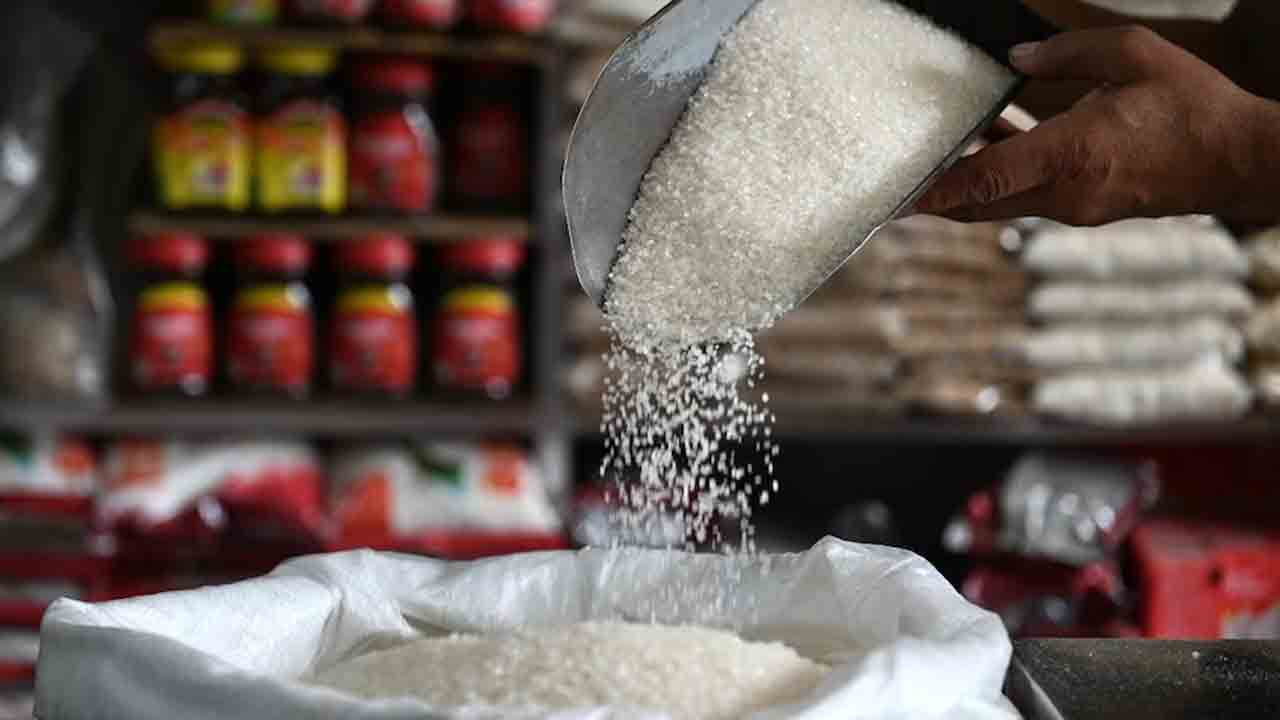 చక్కెర మిల్లులకు 15 రోజుల విక్రయ కోటా