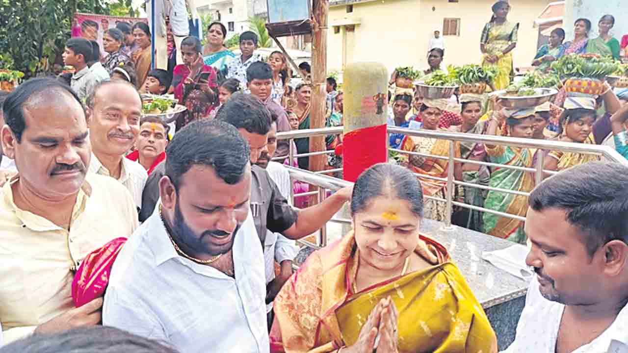 దేవతల కృపతో వర్షాలు పడాలి
