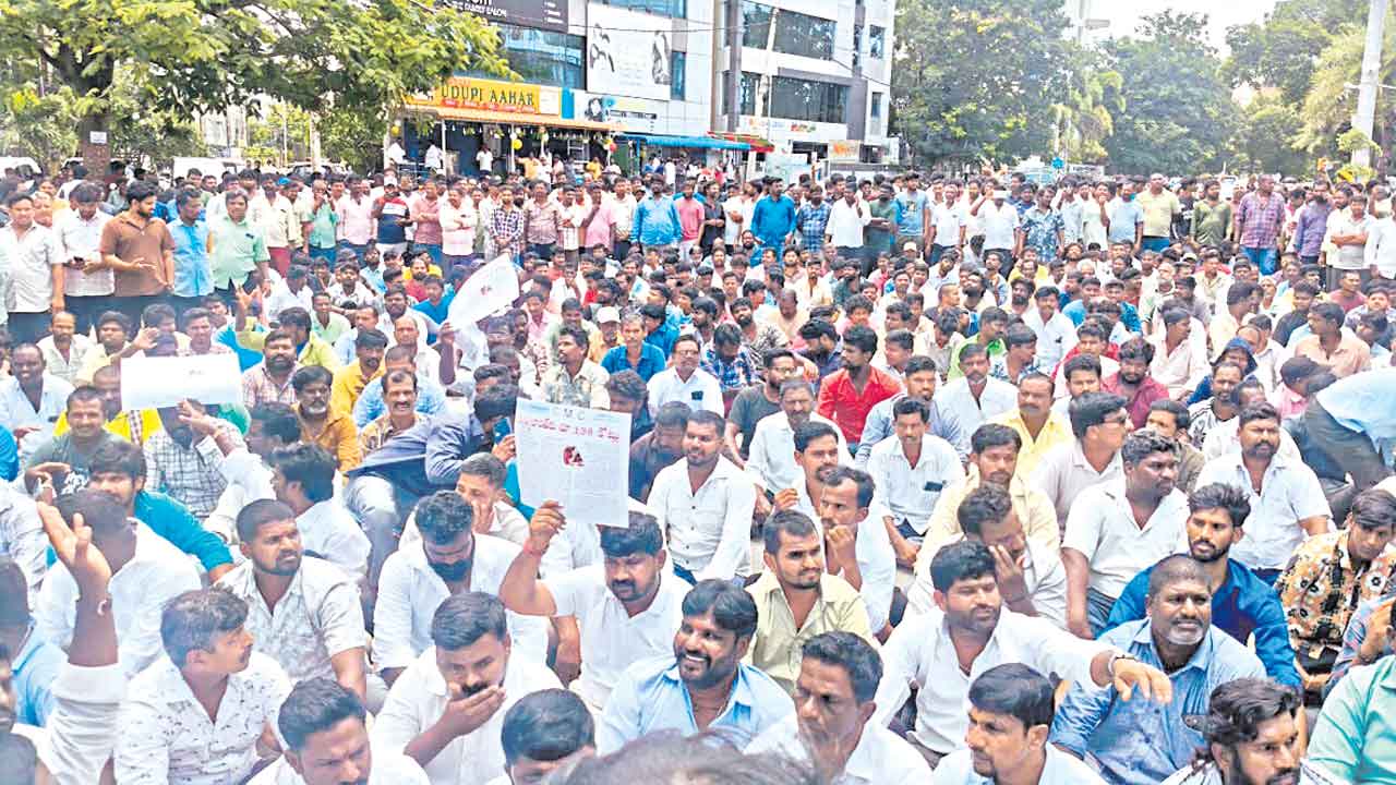 ఈవీలతో మా పొట్ట కొట్టొద్దు
