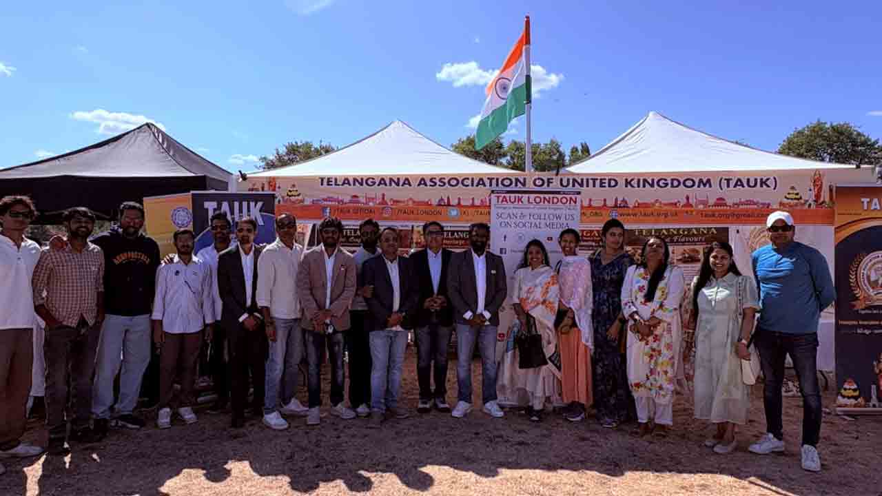 TAUK | లండన్‌లోని ‘ఇండియా డే ’ వేడుకల్లో టాక్ తెలంగాణం.. స్టాల్ ప్రారంభించిన టాక్ అధ్యక్షుడు రత్నాకర్ కడుదుల