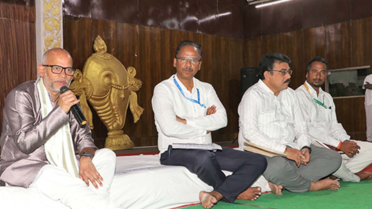 Tirumala |  | తిరుమల భక్తుల ఆహార భద్రత పట్ల బాధ్యతాయుతంగా వ్యవహరించాలి : టీటీడీ అదనపు ఈవో