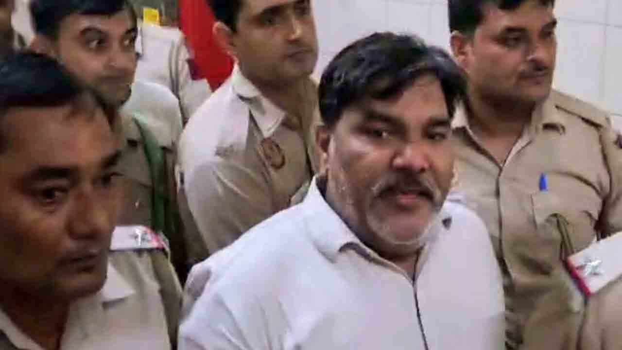 ఐబీ అధికారి హత్య కేసులో ఆప్‌ మాజీ నేతకు జీవిత ఖైదు