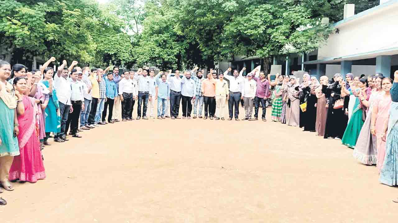 పీఆర్సీ ప్రకటించండి