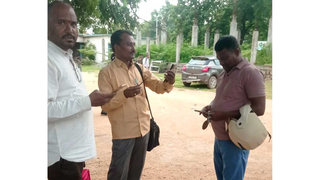Teachers FRS | ఉపాధ్యాయులకు ఎఫ్ఆర్ఎస్ తిప్పలు