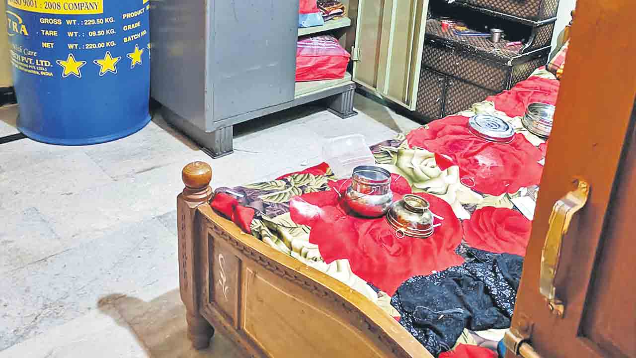 శివార్లలో దొంగల దండ యాత్ర..!