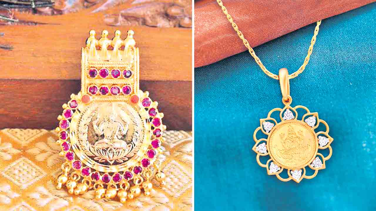 లక్ష్మీకాసు లాకెట్‌లా..