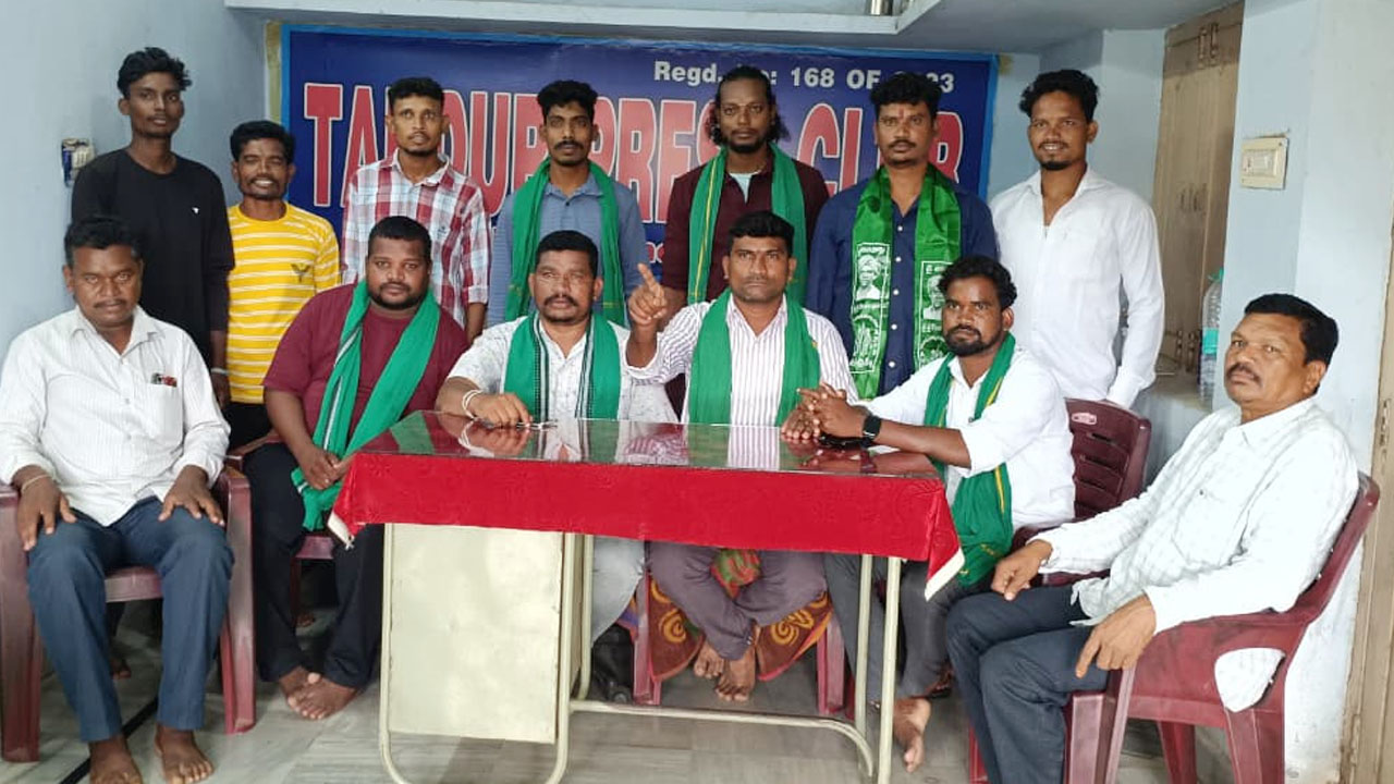 Tandur | గిరిజన యువకులపై దాడి చేసిన అటవీ అధికారులను తొలగించాలి