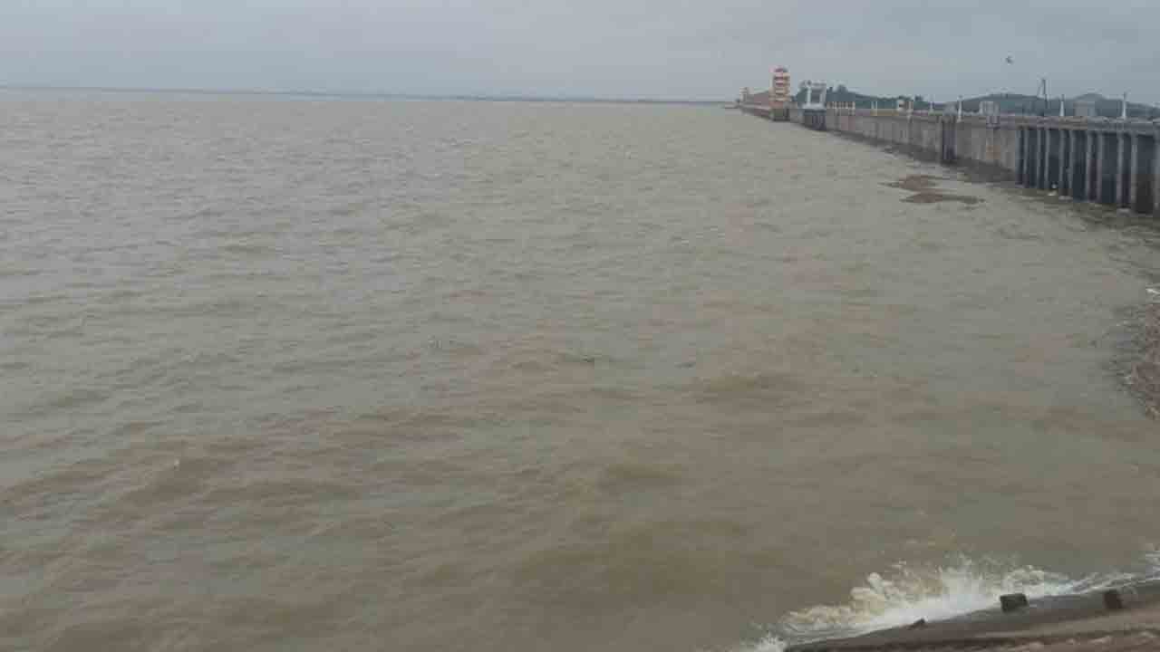 తుంగభద్ర డ్యాంకు నిలకడగా ఇన్‌ఫ్లో