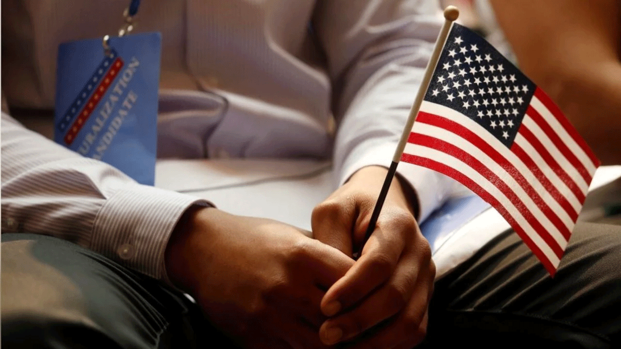 US News | వ‌ల‌స‌దారుల‌కు ఆన్‌లైన్ ద‌ర‌ఖాస్తు త‌ప్ప‌నిస‌రి చేయ‌నున్న అమెరికా