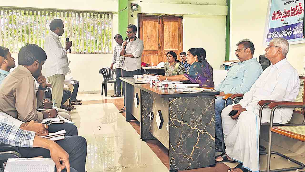 యూరియా కొరత రావొద్దు