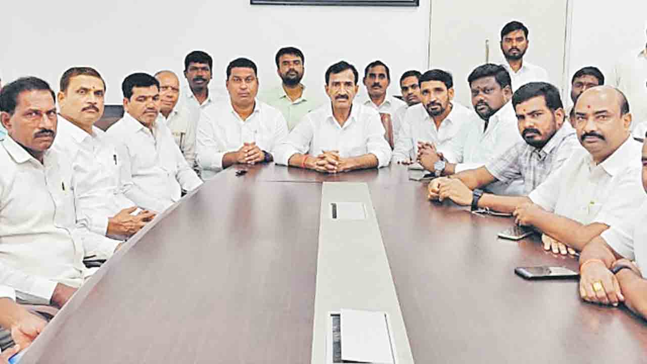 వైఫల్యాలు కప్పిపుచ్చు కోవడానికే పిచ్చికూతలు