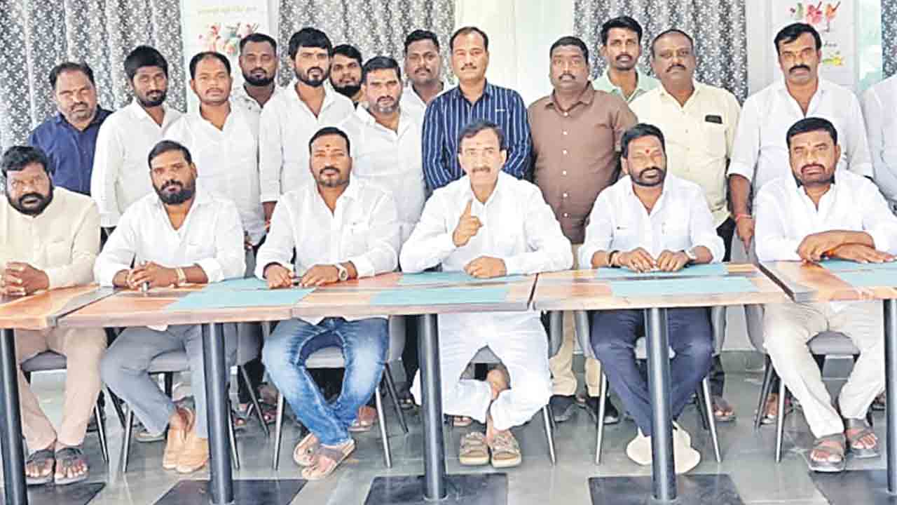 సీఎం క్షమాపణ చెప్పాలి