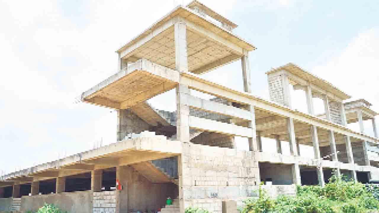 అసంపూర్తిగా..