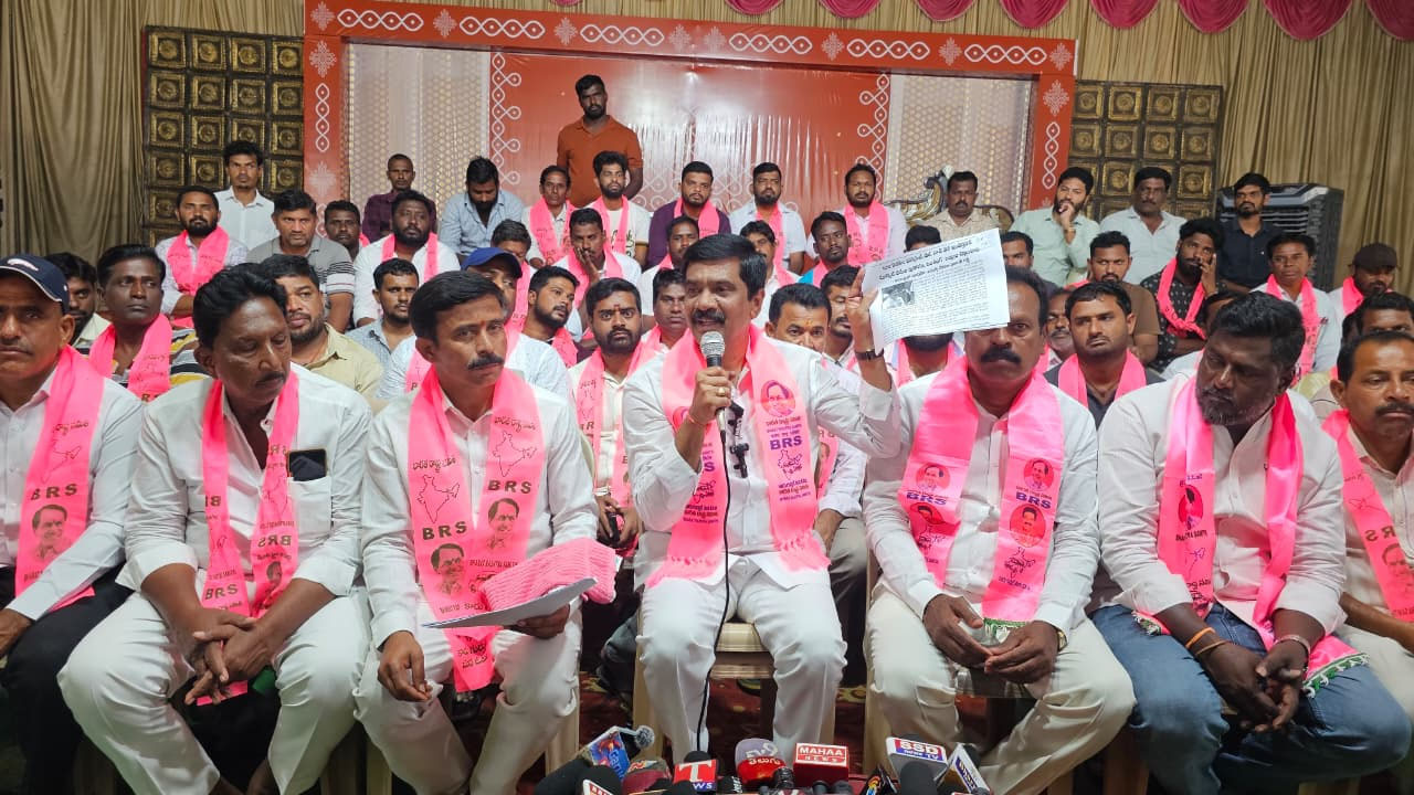 Vemula Prashanth Reddy | సీఎం విలాసాలకు వందల కోట్లు.. ప్రభుత్వానికి పట్టని ప్రజల పాట్లు : మాజీ మంత్రి వేముల ప్రశాంత్ రెడ్డి