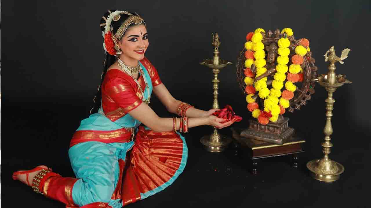 Vibha Yadavalli | కూచిపూడి నాట్య వేదికపై లేక్‌ ట్రావిస్‌ విద్యార్థిని విభా యాదవల్లి మెరుపులు