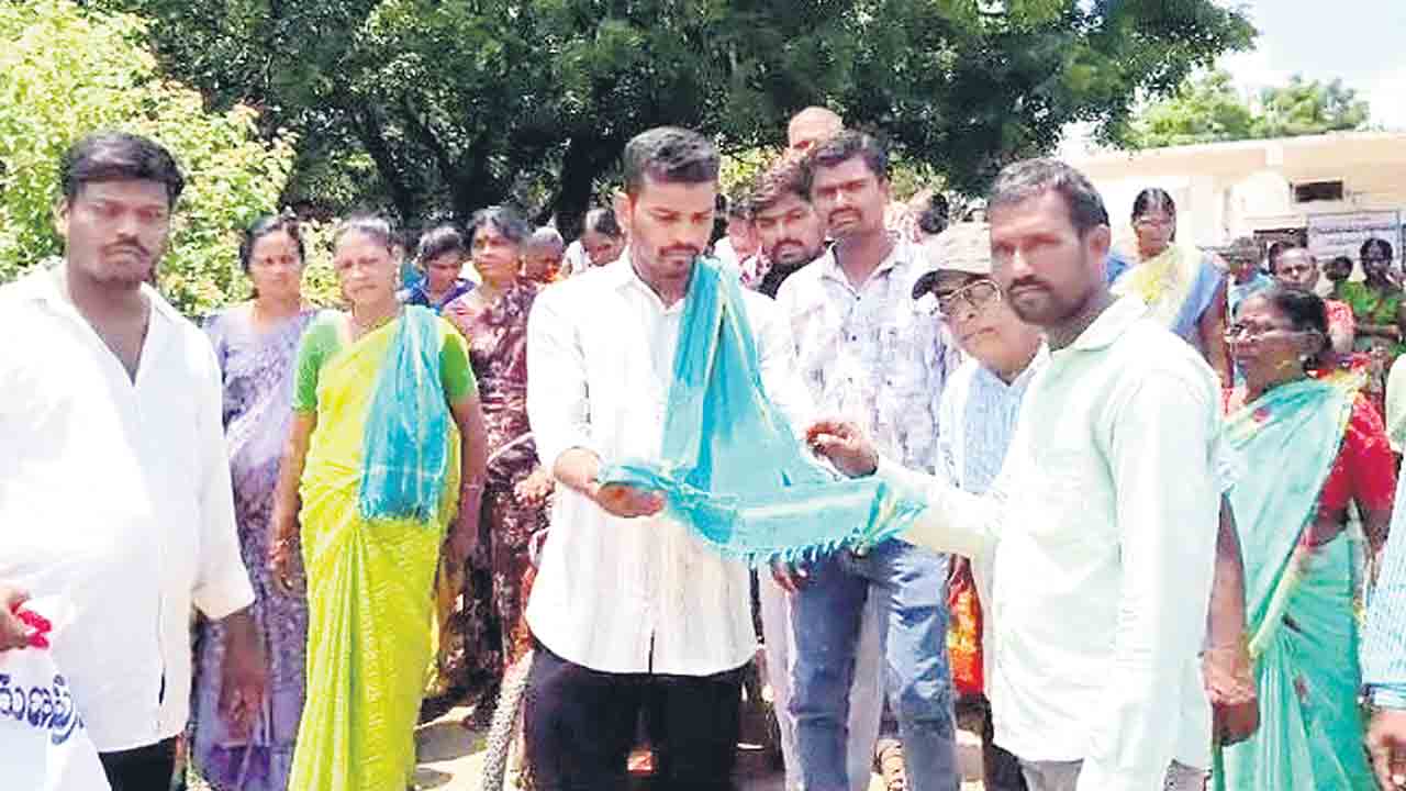 నారాయణపూర్‌ గ్రామస్తుల భిక్షాటన