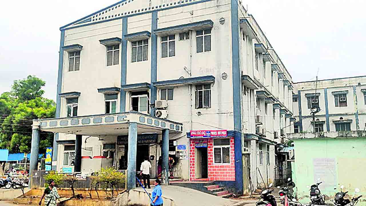 పనిచేయని యంత్రానికి టెక్నీషియన్‌!