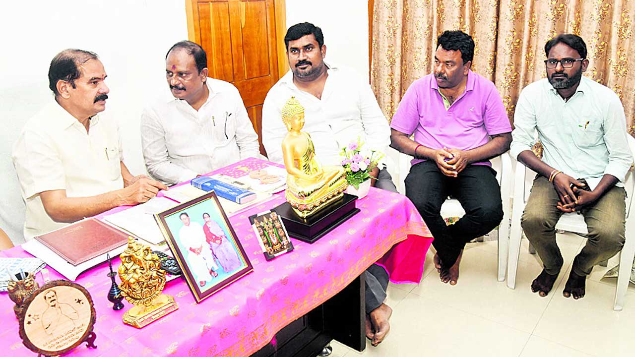 ఆగని అక్రమ అరెస్టులు