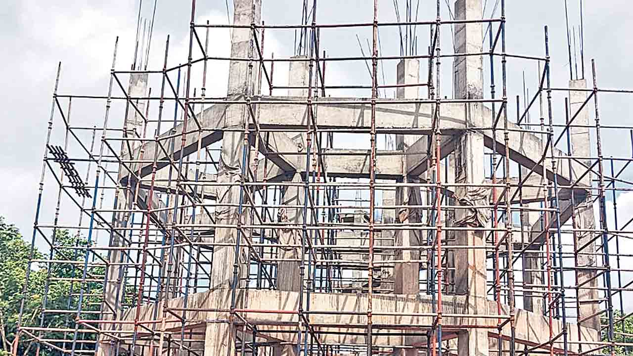 నిధులున్నా సాగని పనులు