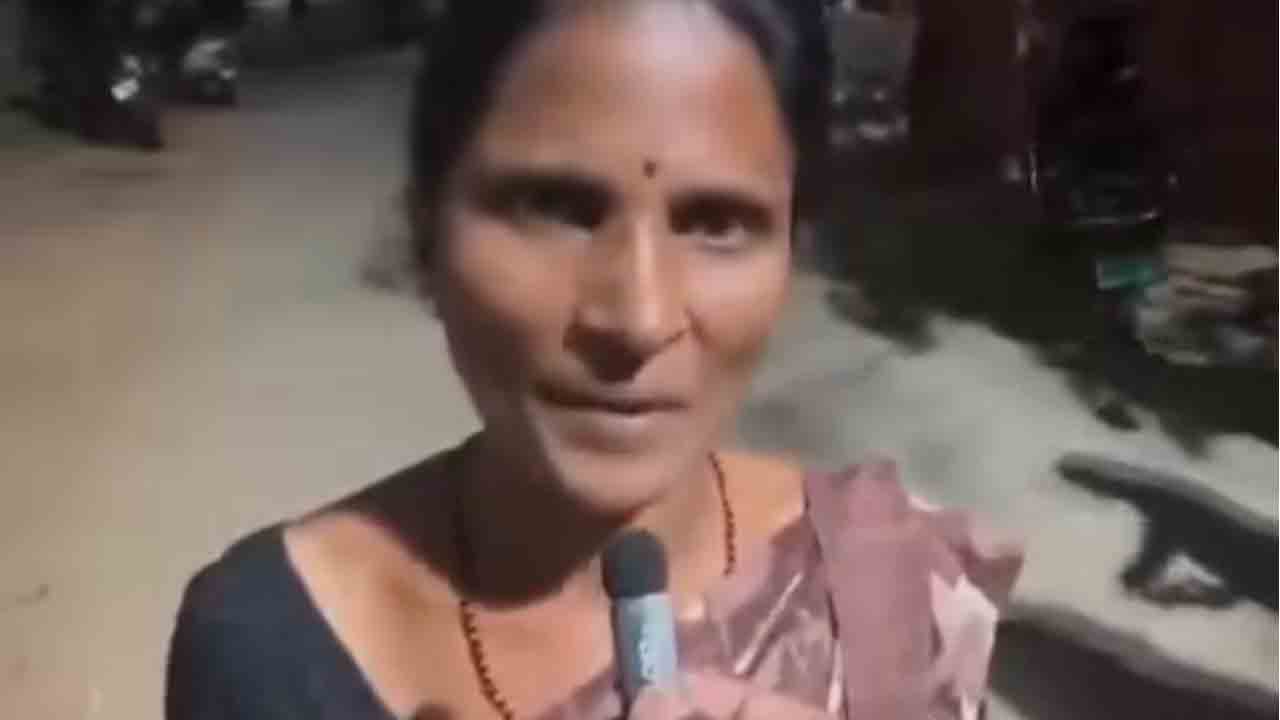 Women | కండక్టర్ కొట్టాడని కన్నీరు పెట్టుకున్న మహిళ.. వీడియో