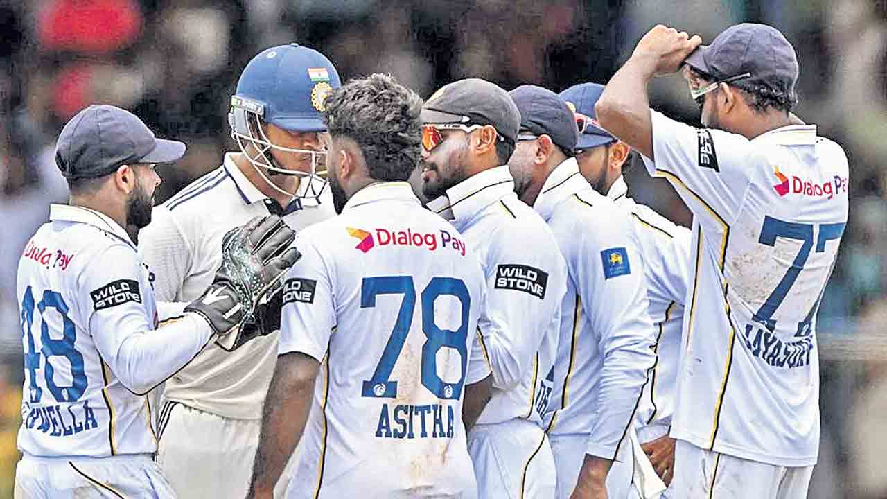 జైస్వాల్‌, ఫెర్నాండోపై ఐసీసీ కొరడా