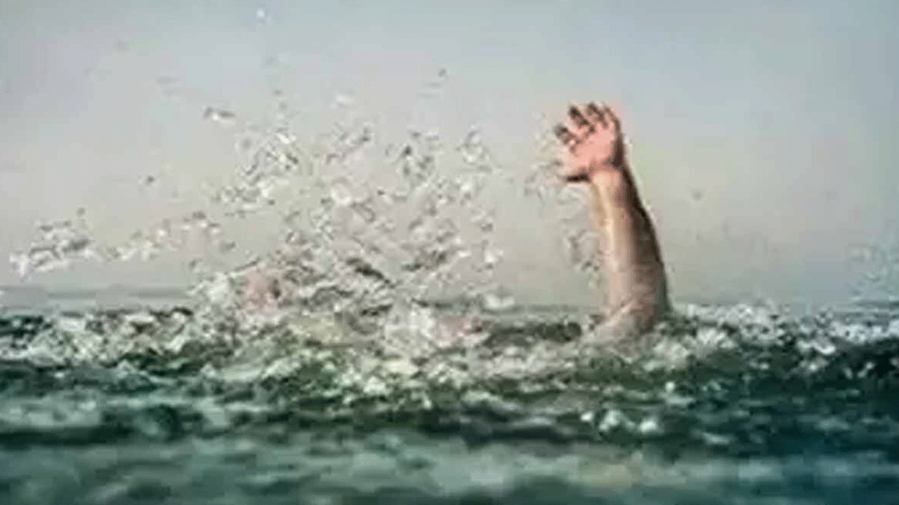 AP News | విజ‌య‌వాడ‌లో విషాదం.. కృష్ణా న‌దిలో ఈత‌కు వెళ్లి ముగ్గురు యువ‌కులు దుర్మ‌ర‌ణం..!